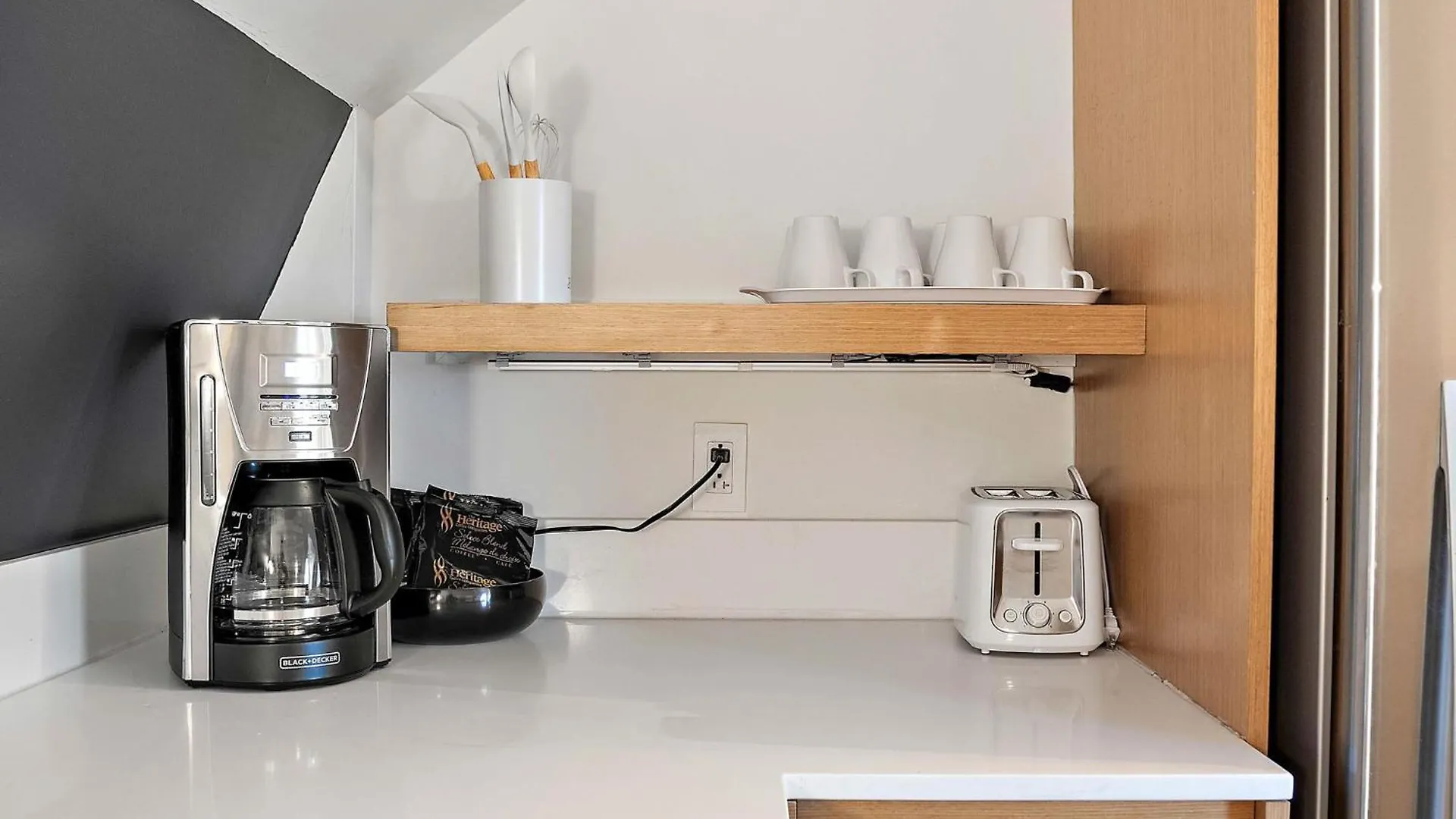 The Nomad Saint Jacques Apartment Montreal