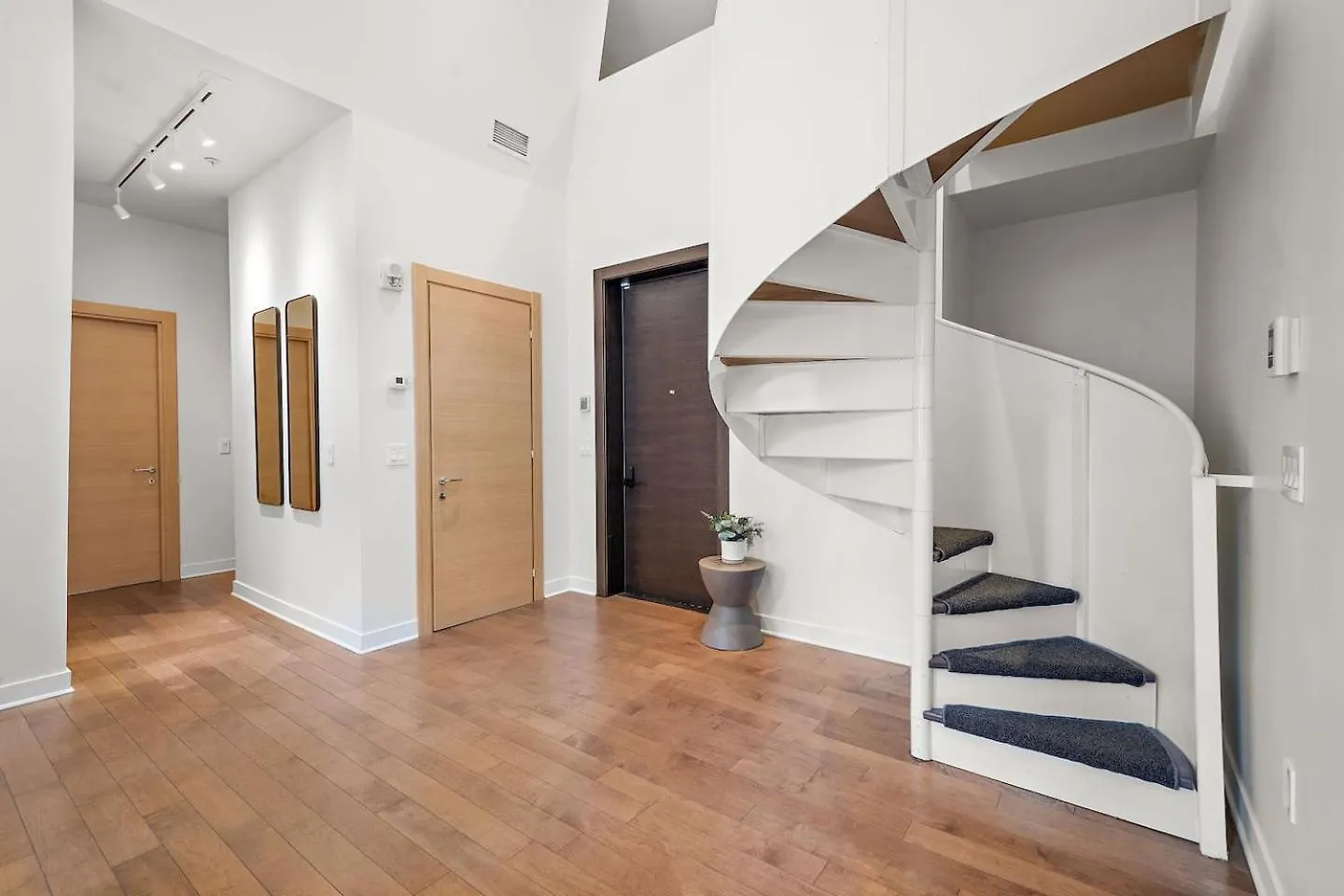The Nomad Saint Jacques Apartment Montreal