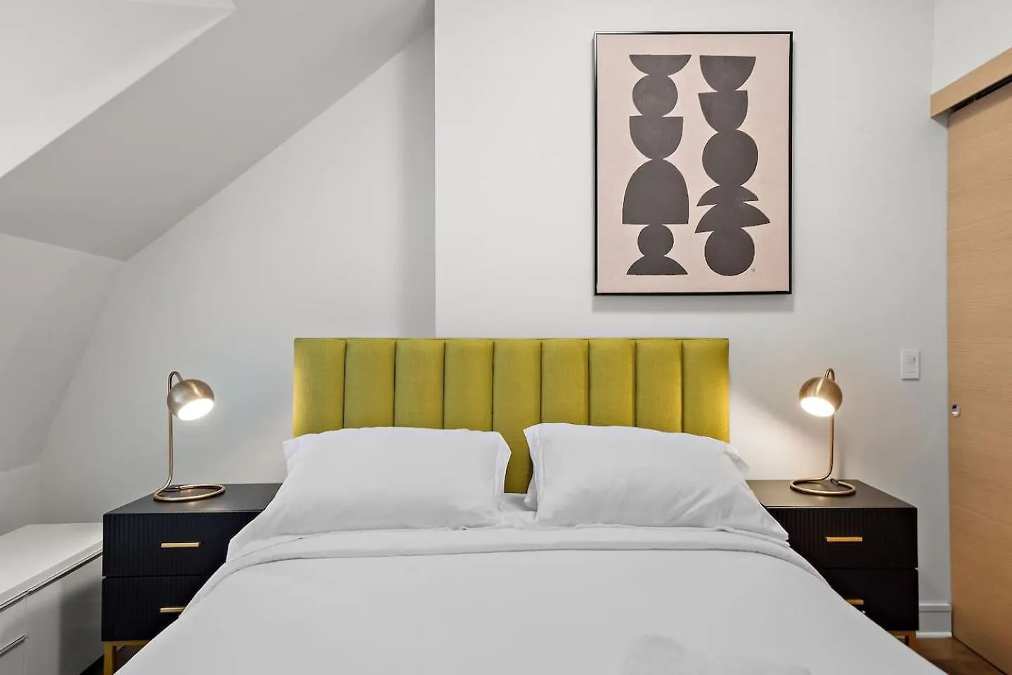 The Nomad Saint Jacques Apartment Montreal